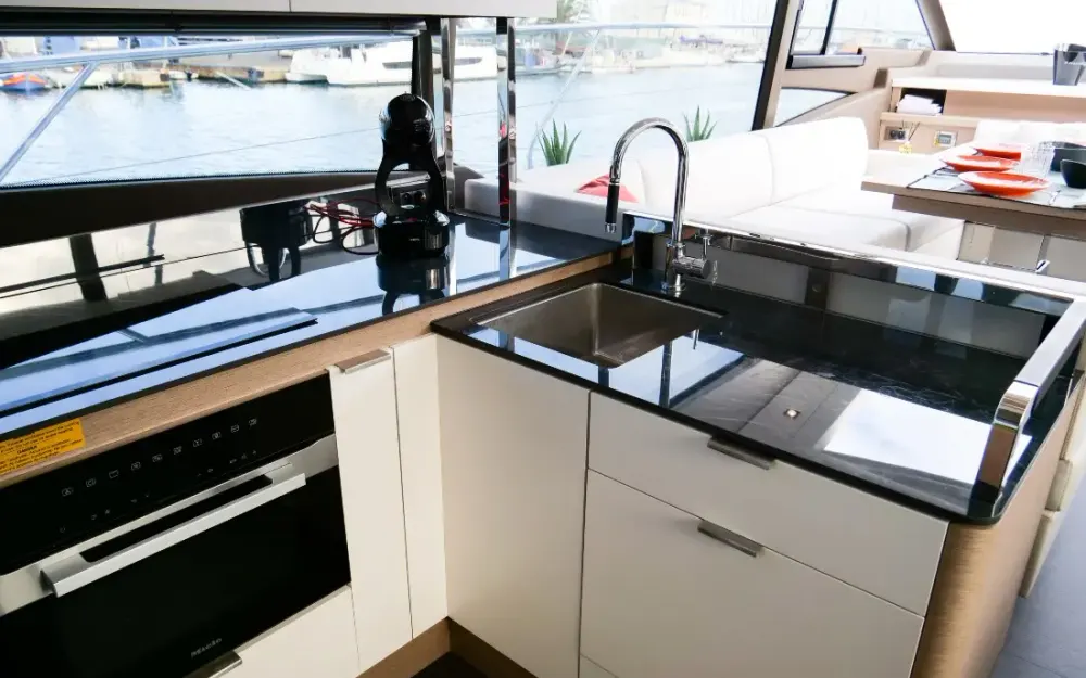 slider 7 Jeanneau Prestige 590 S