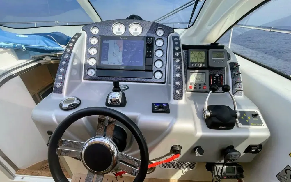 slider 12 Airon Marine  4300 T-Top