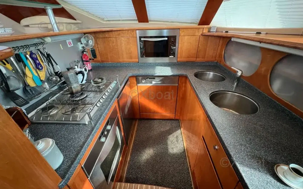 slider 6 Alliaura Marine Privilege 585
