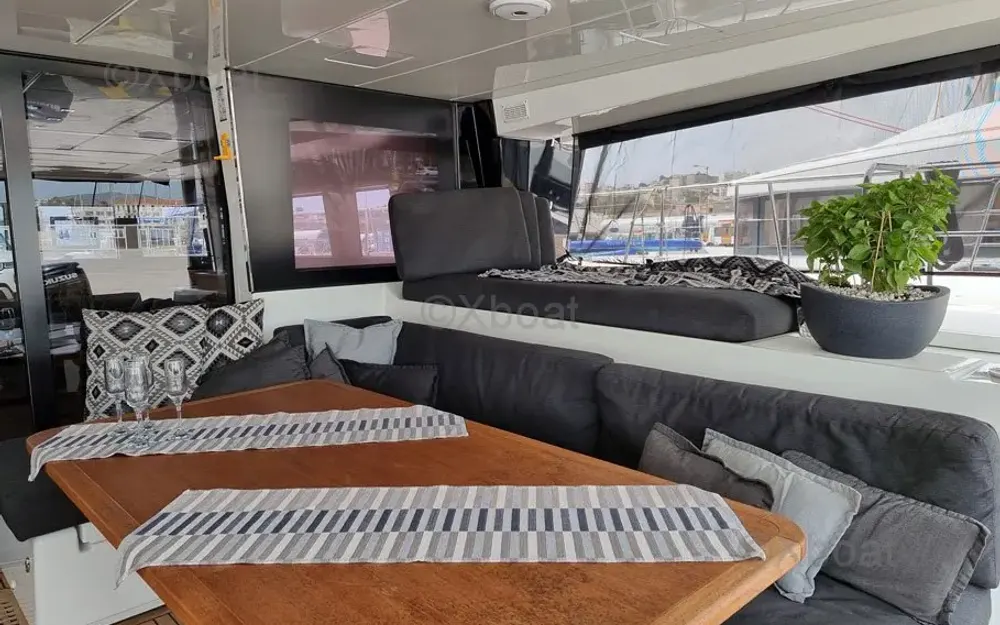slider 10 Lagoon  630 Motor Yacht