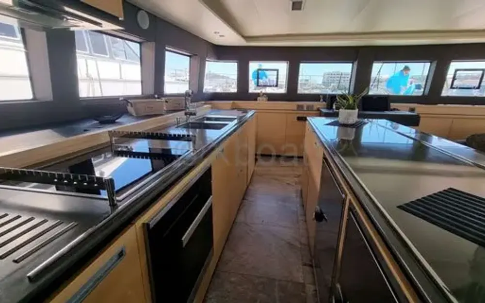 slider 5 Lagoon  630 Motor Yacht