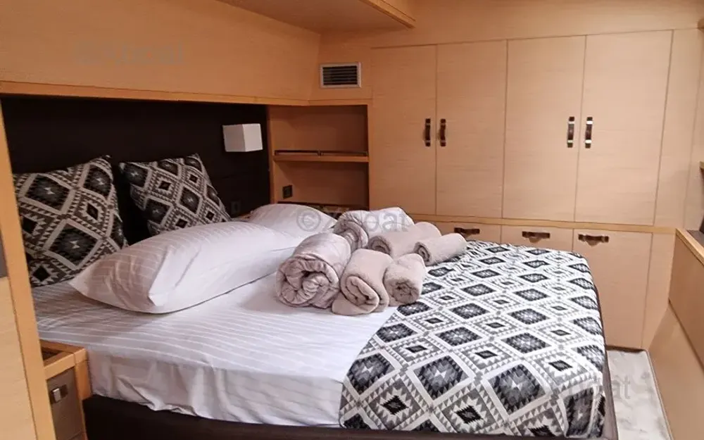 slider 8 Lagoon  630 Motor Yacht