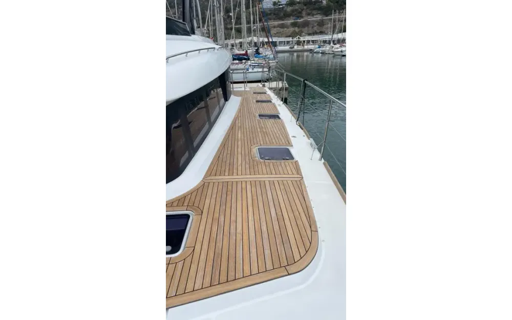 slider 4 Lagoon  630 Motor Yacht