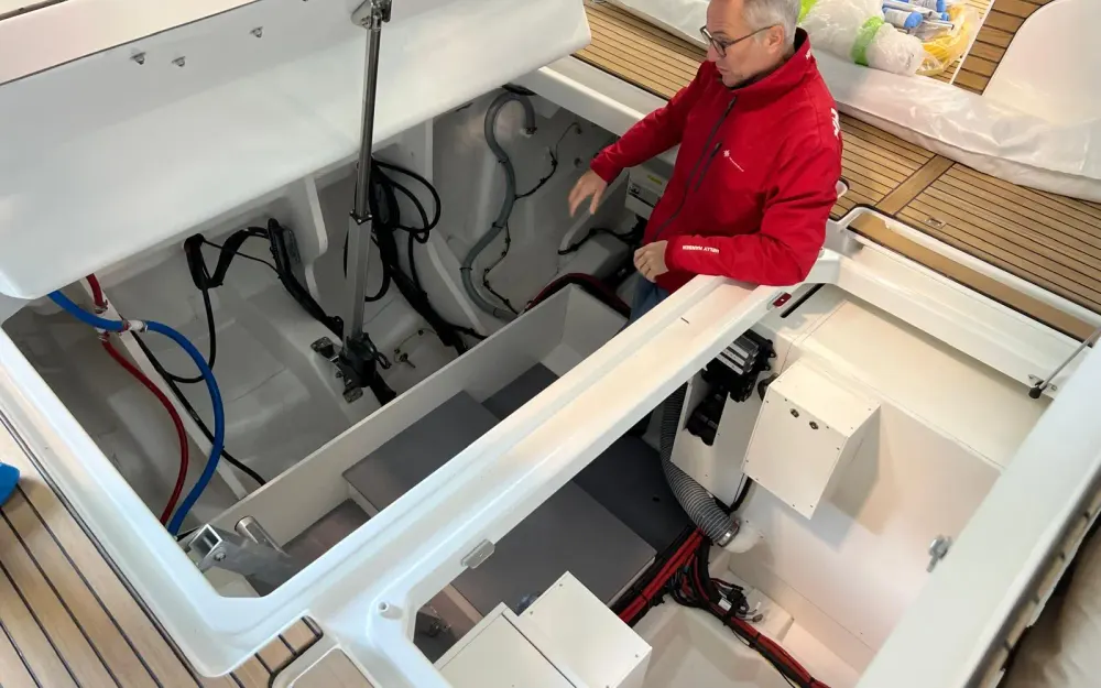 slider 11 Jeanneau DB 37