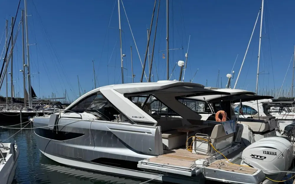 slider 2 Jeanneau DB 37