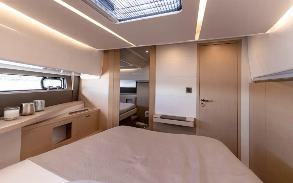 slider 6 Jeanneau DB 37