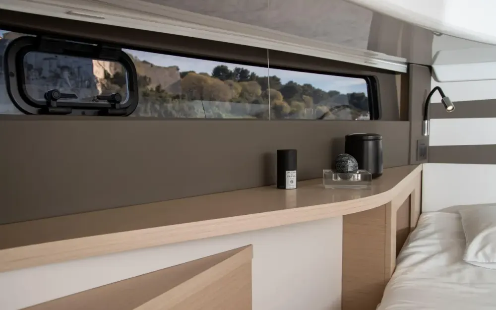 slider 8 Jeanneau DB 37