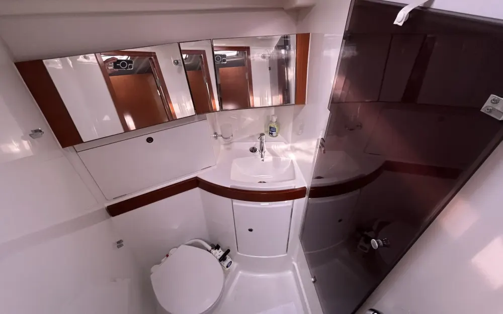 slider 12 Beneteau Oceanis 43