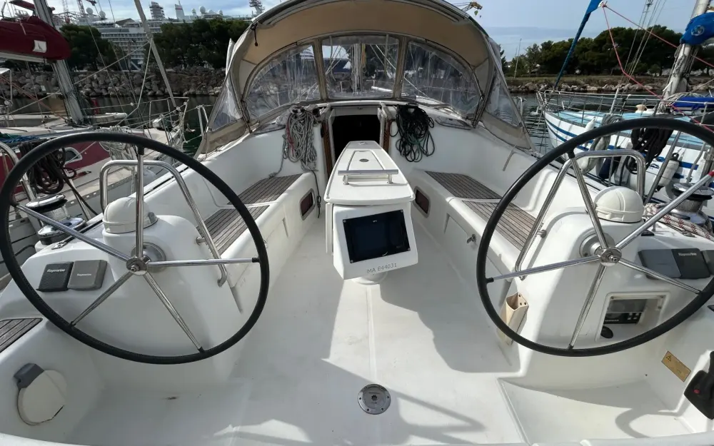 slider 3 Beneteau Oceanis 43