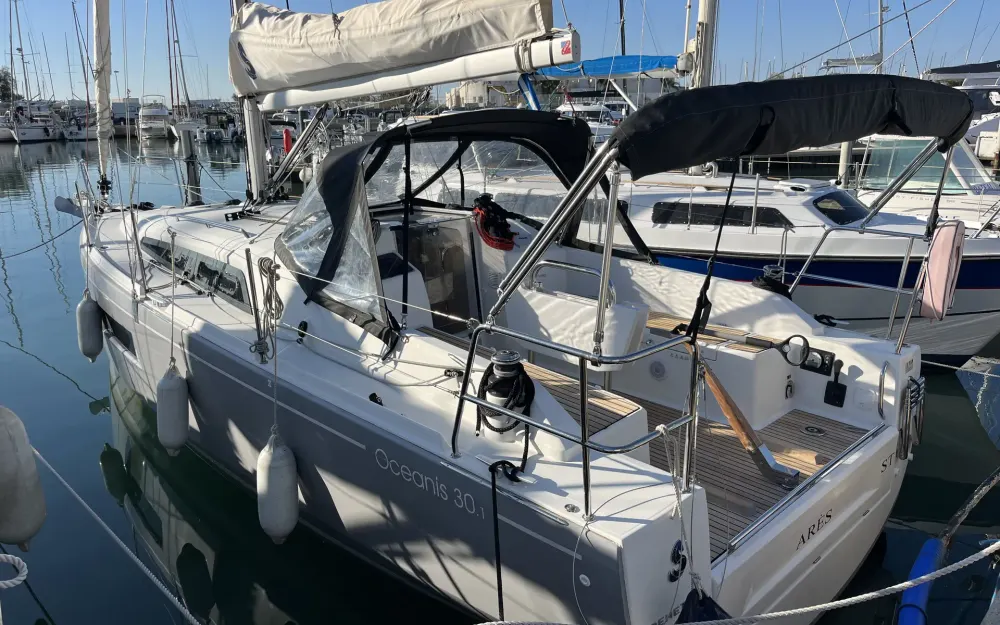 slider 1 Beneteau Oceanis 30.1