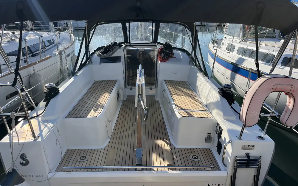 slider 2 Beneteau Oceanis 30.1