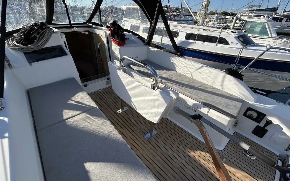 slider 3 Beneteau Oceanis 30.1