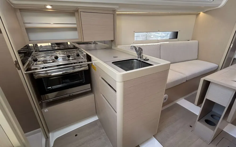 slider 6 Beneteau Oceanis 30.1