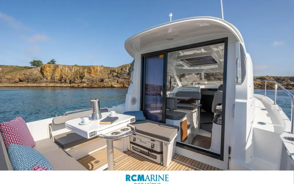 slider 1 Beneteau Antares 8 OB V2