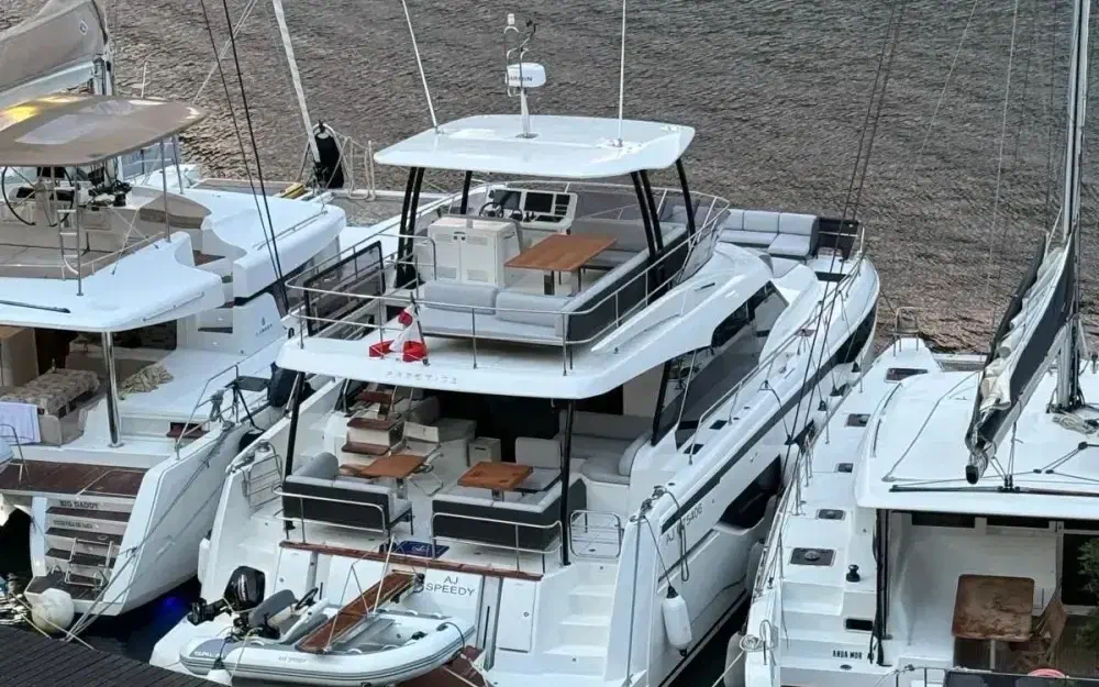 slider 1 Prestige Yachts M48