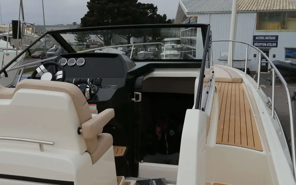 slider 8 Quicksilver Activ 875 Sundeck
