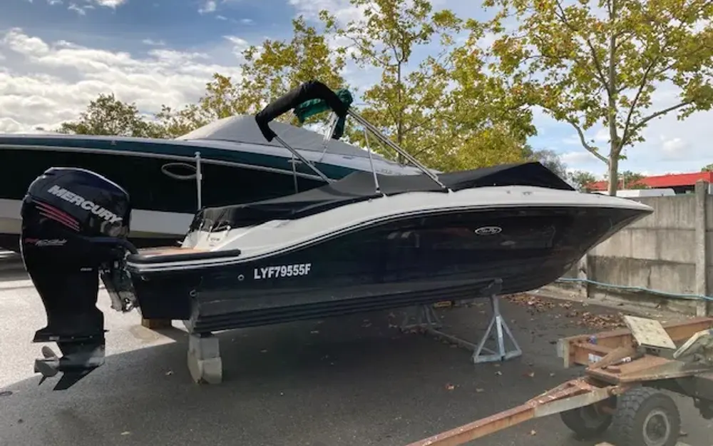 slider 1 Sea Ray  210 SPX OB