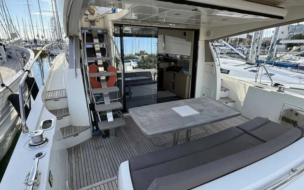 slider 9 Jeanneau Prestige 560