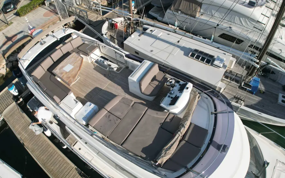 slider 10 Jeanneau Prestige 560