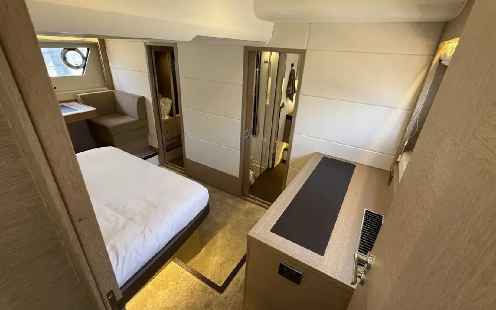 slider 30 Jeanneau Prestige 560