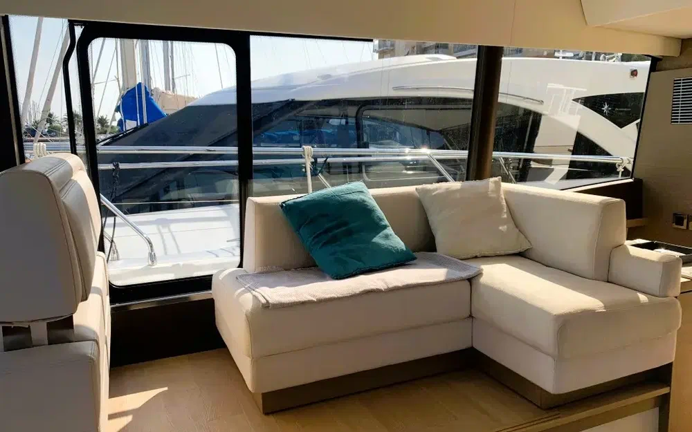 slider 9 Prestige Yachts 520 Fly