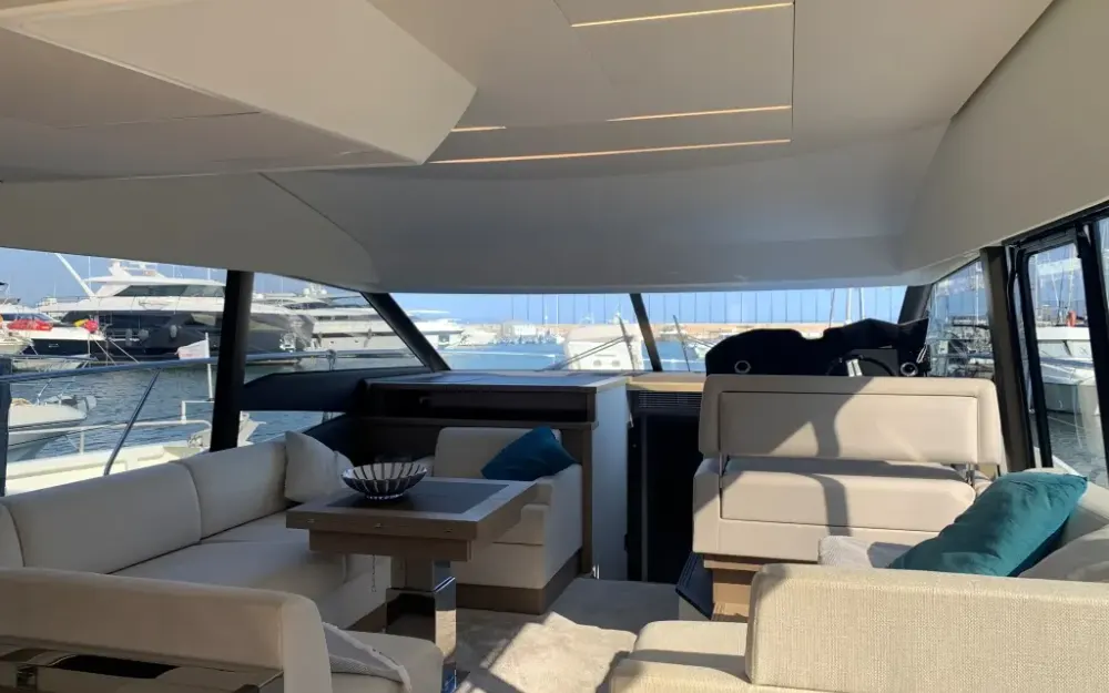 slider 10 Prestige Yachts Prestige 520 Fly