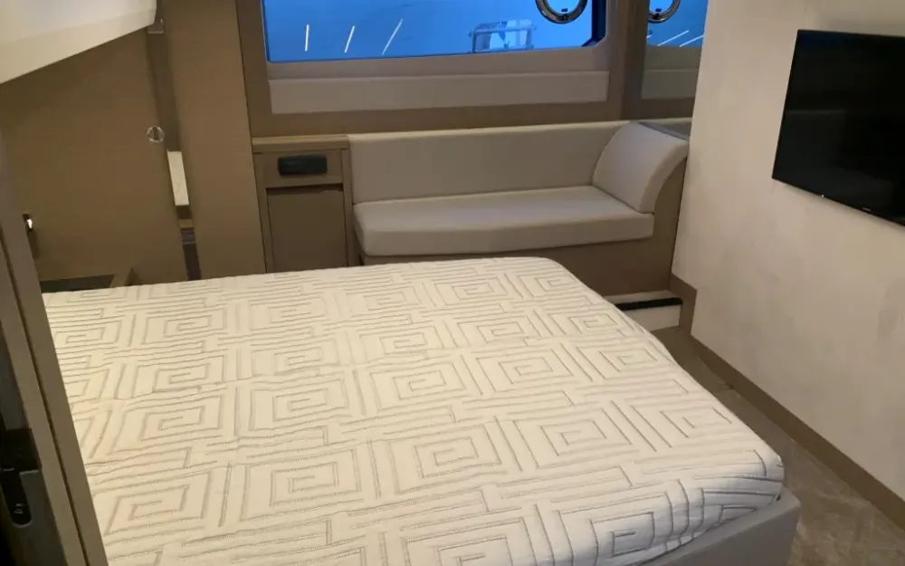 slider 13 Prestige Yachts Prestige 520 Fly
