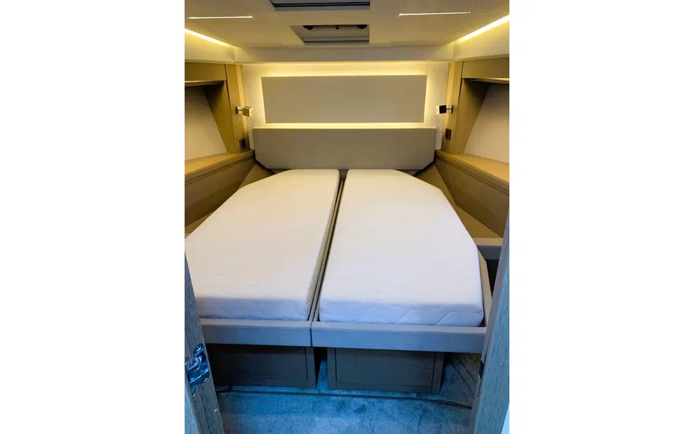 slider 14 Prestige Yachts 520 Fly