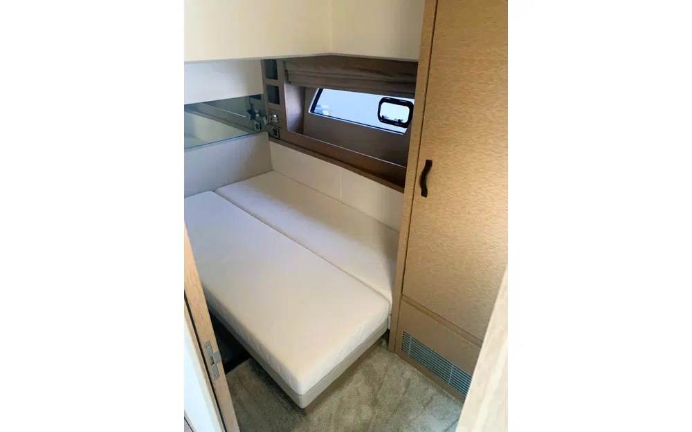 slider 15 Prestige Yachts 520 Fly