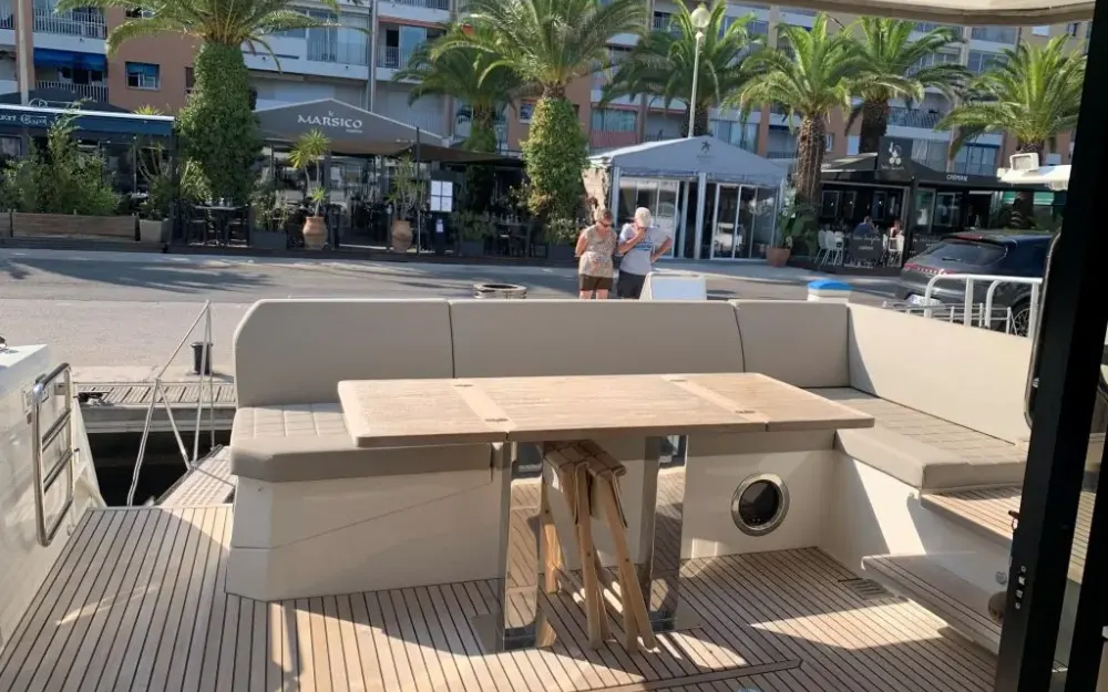 slider 2 Prestige Yachts Prestige 520 Fly