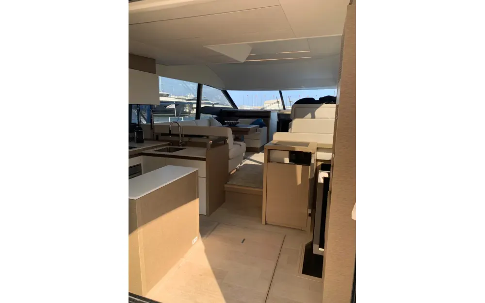 slider 8 Prestige Yachts Prestige 520 Fly