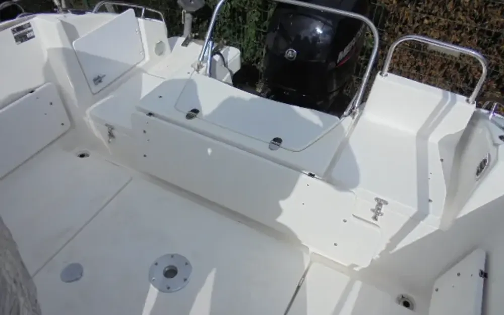 slider 3 B2 Marine CAP FERRET 752 CRUISER