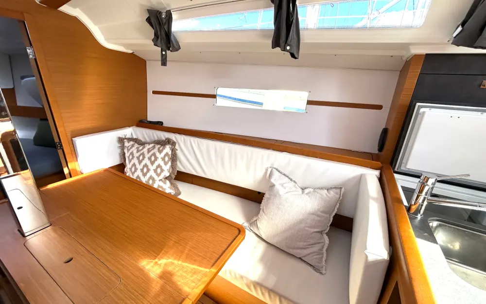 slider 10 Jeanneau Sun Odyssey 349