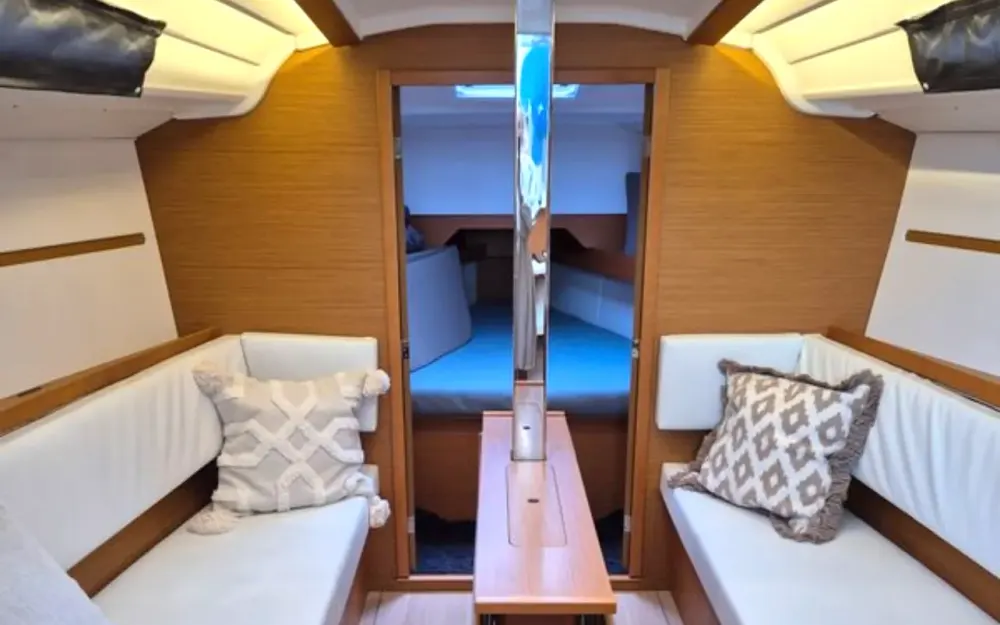 slider 2 Jeanneau Sun Odyssey 349