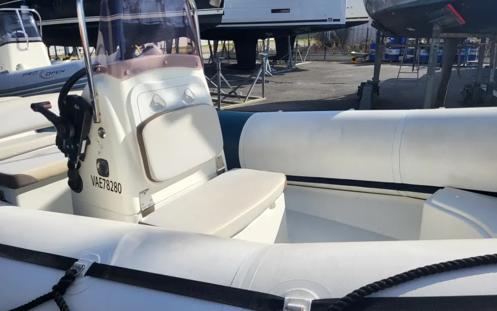 slider 8 Zodiac Bombard Sunrider 650