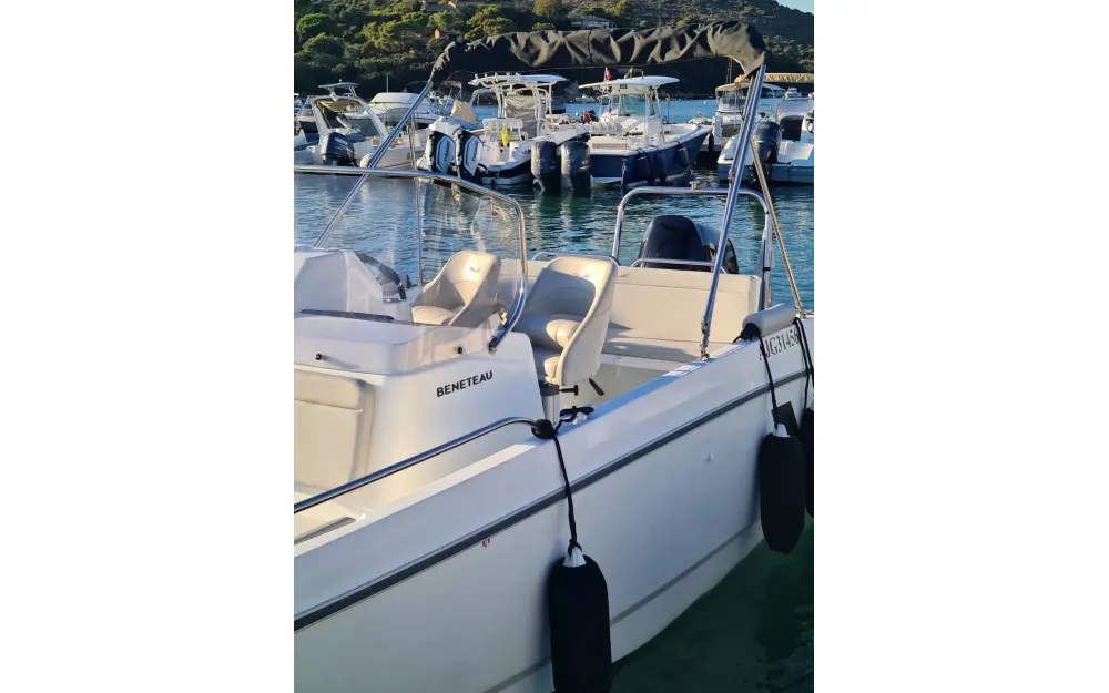 slider 1 Beneteau Flyer 7 SPACEdeck