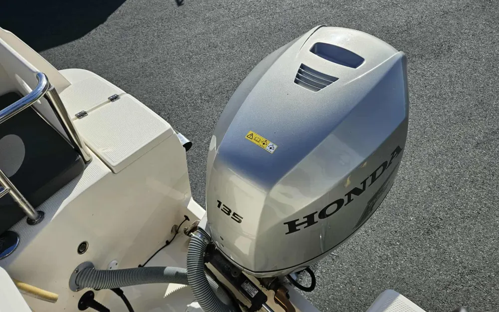 slider 12 Parker  660 Pilothouse