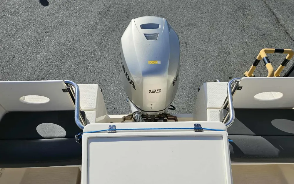 slider 13 Parker  660 Pilothouse