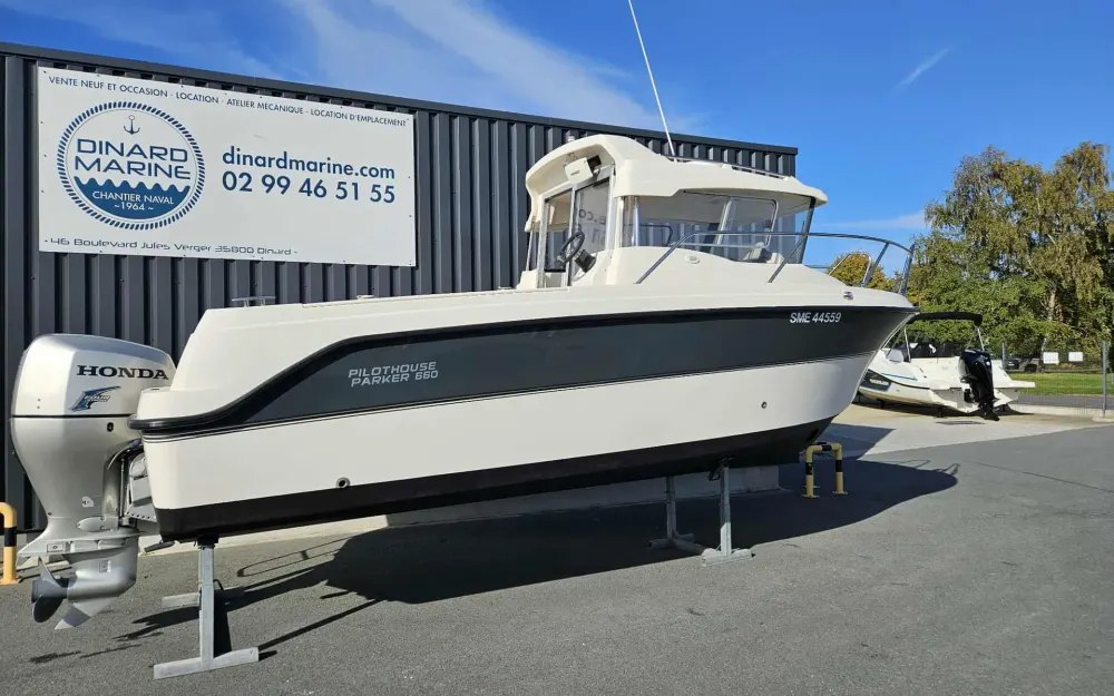 slider 0 Parker  660 Pilothouse