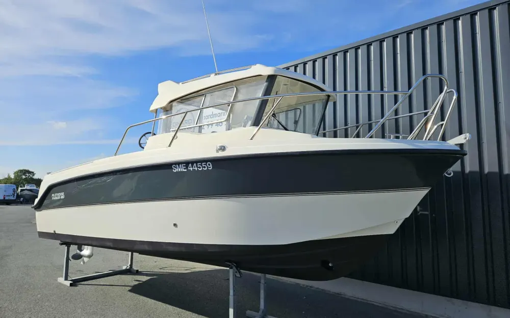 slider 17 Parker  660 Pilothouse