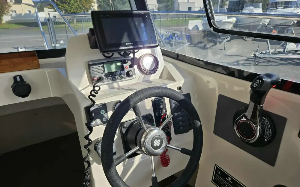 slider 1 Parker  660 Pilothouse
