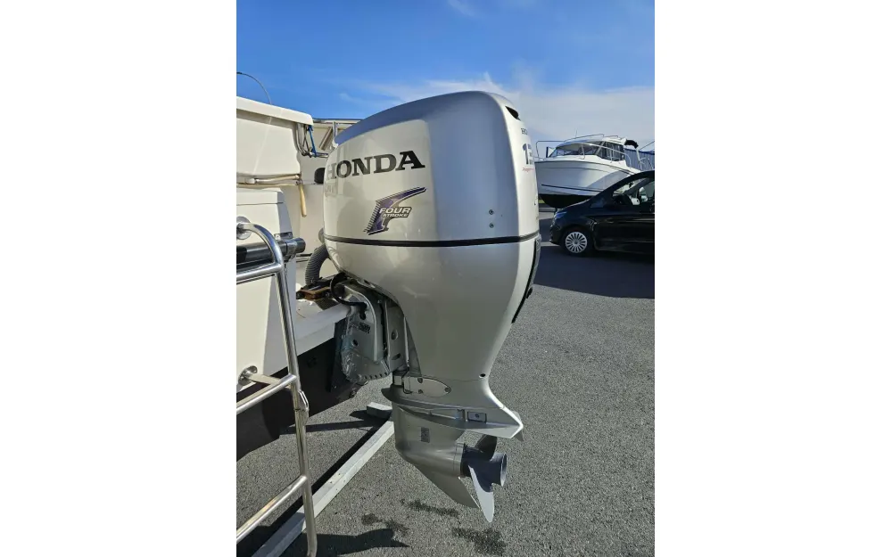 slider 21 Parker  660 Pilothouse