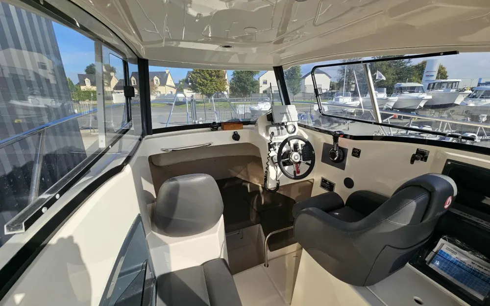 slider 24 Parker  660 Pilothouse