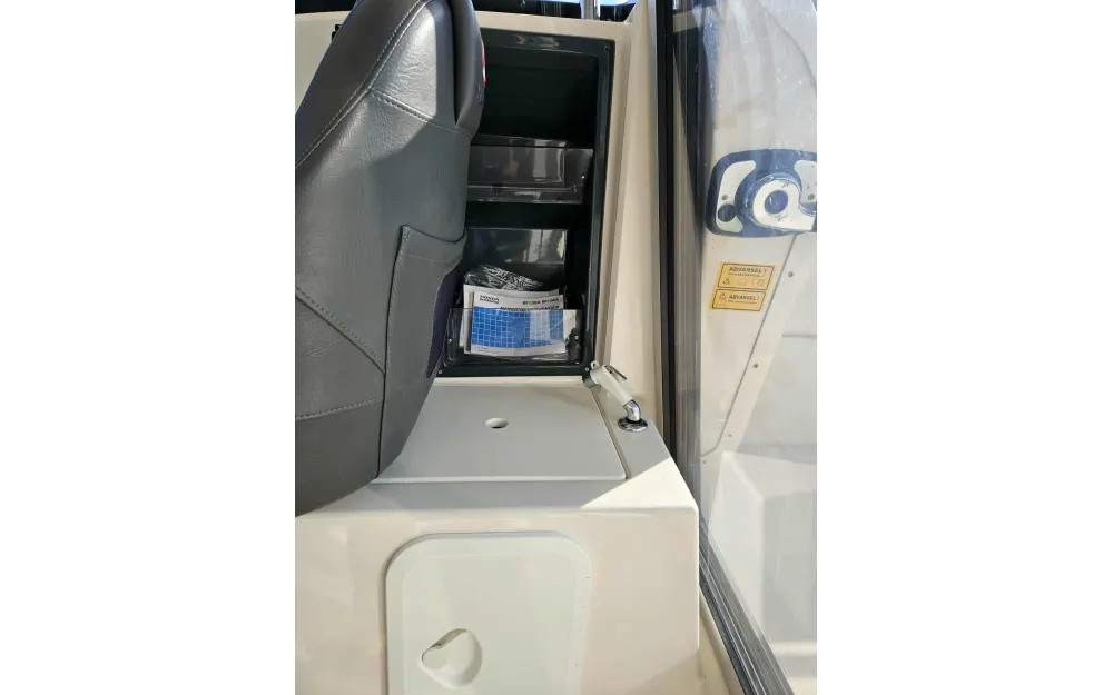 slider 3 Parker  660 Pilothouse