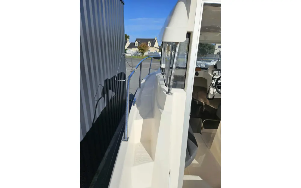 slider 4 Parker  660 Pilothouse