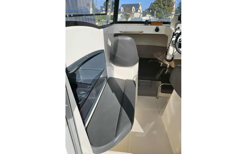 slider 5 Parker  660 Pilothouse