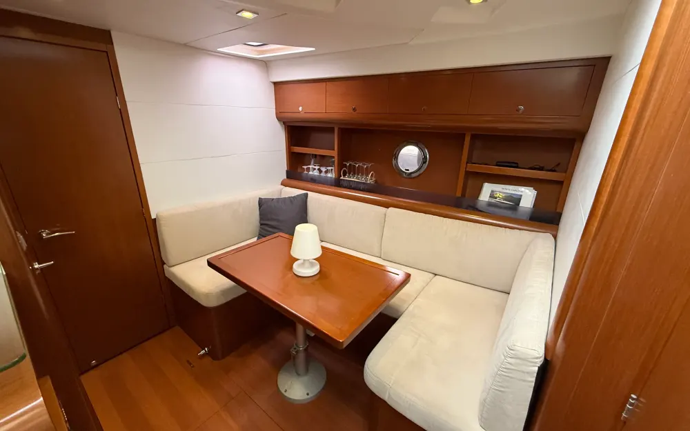 slider 10 Beneteau Monte Carlo 42