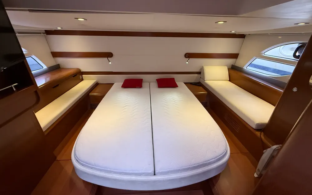 slider 13 Beneteau Monte Carlo 42
