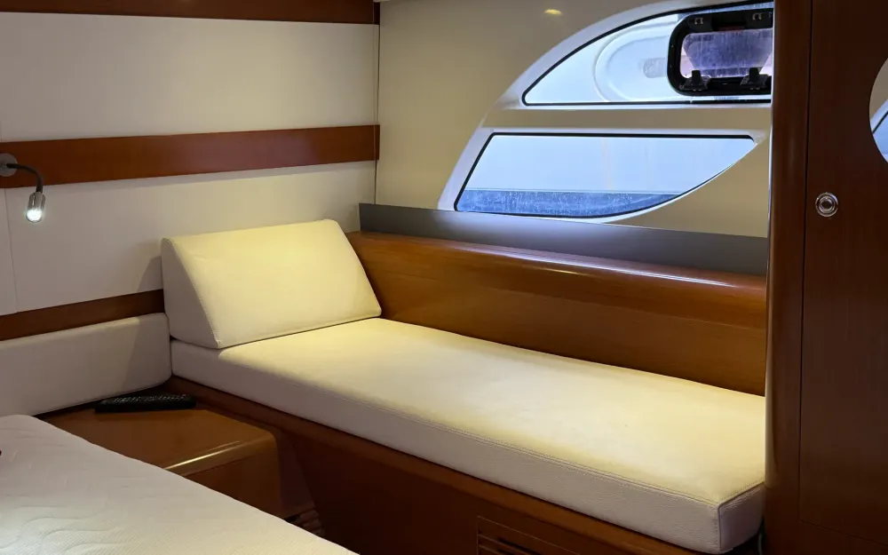 slider 14 Beneteau Monte Carlo 42