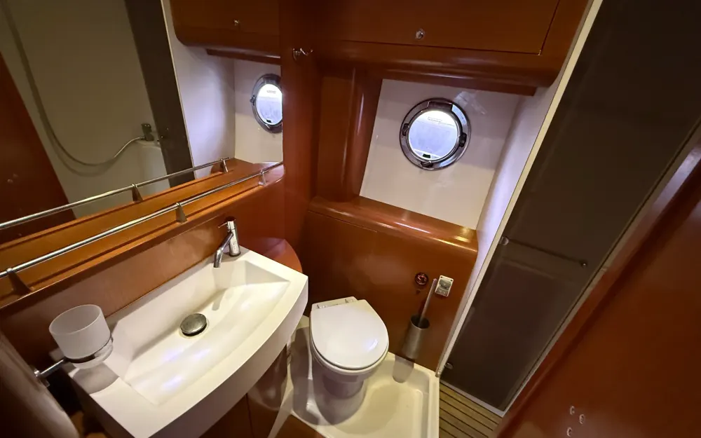 slider 15 Beneteau Monte Carlo 42